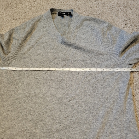 Theory Men's 100% Cashmere Reiser o 3 V-Neck Sweater **FLAWED** - Picture 13 of 14